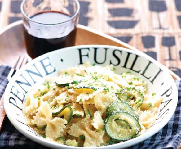 Farfalle com curgete e limão