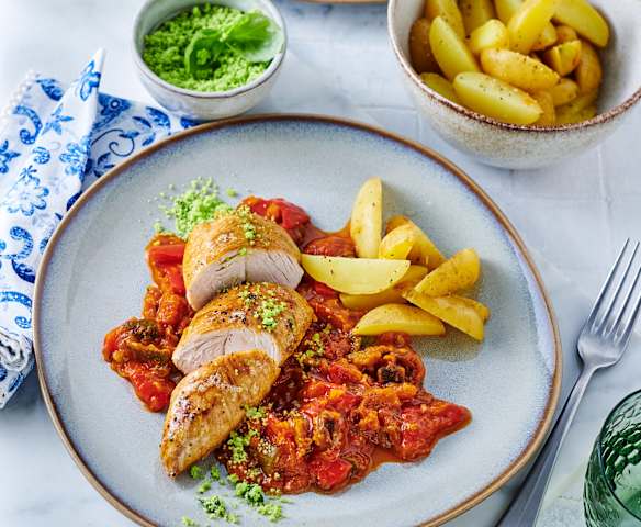 Putenbrust mit Drillingen und Ratatouille