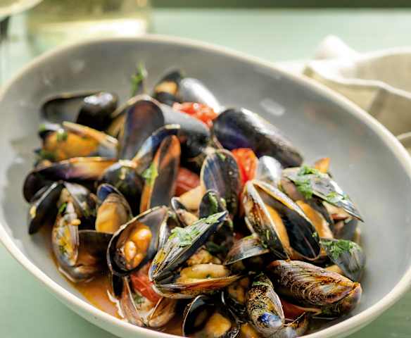 Mussels in spicy tomato sauce