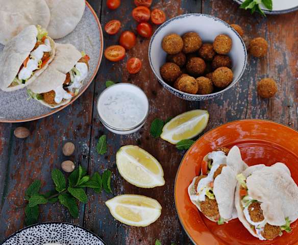 Pão pita com falafel