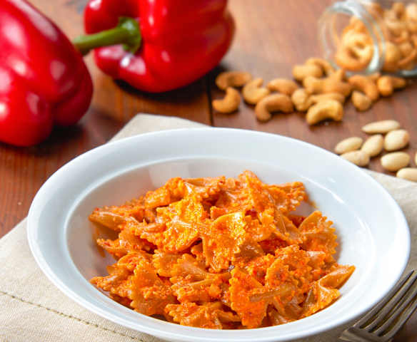Pasta integral con salsa de pimientos y almendras Pasta integral con salsa de pimientos y almendras