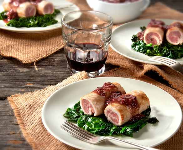 Involtini di lonza e salsiccia con salsa al porto
