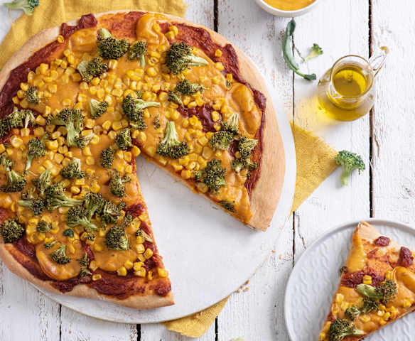 Pizza z wegańskim "serem" z ziemniaków Pizza z wegańskim "serem" z ziemniaków