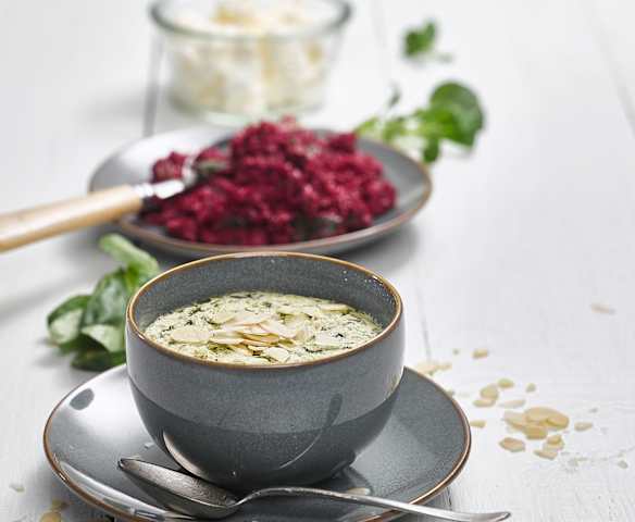 Sýrové mističky se salátem z červené řepy