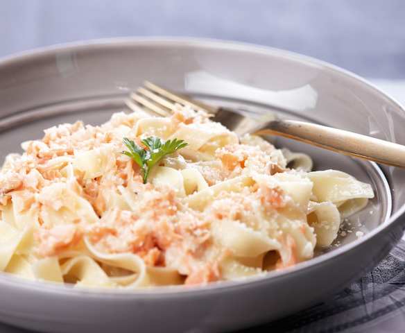Tagliatelle com salmão