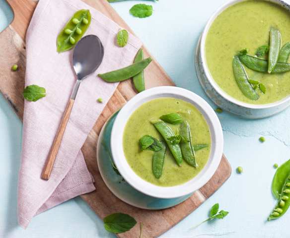 Zupa krem z cukinii i mięty z młodym groszkiem