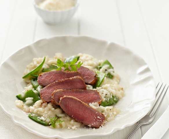 Risotto mit Kaiserschoten und Lammrücken-Medaillons
