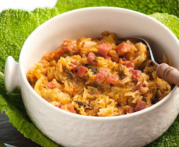 Repollo con calabacín, pimiento y jamón