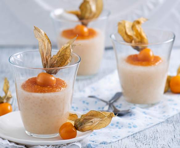 Pudding z tapioki i mus z miechunki peruwiańskiej Pudding z tapioki i mus z miechunki peruwiańskiej