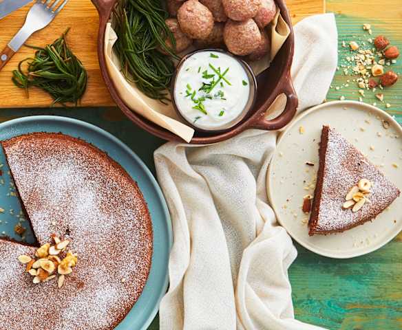 Menù: Polpette di carne, agretti e salsa allo yogurt: torta al cioccolato (senza glutine) (Bimby Friend)