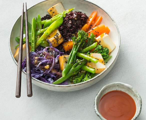Sticky Sriracha tofu bowl