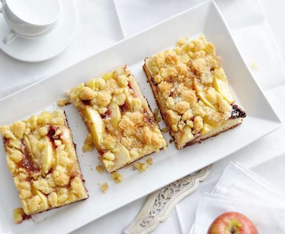 Holunder-Apfel-Streuselkuchen
