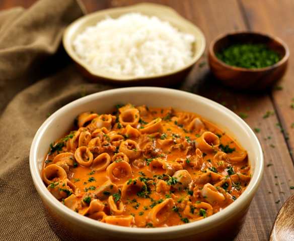 Lulas com molho mostarda e arroz