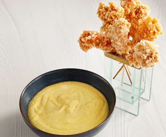 Brocheta crujiente de gambón con salsa de mango