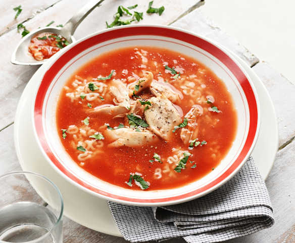 Soupe de tomates au poulet et aux pâtes