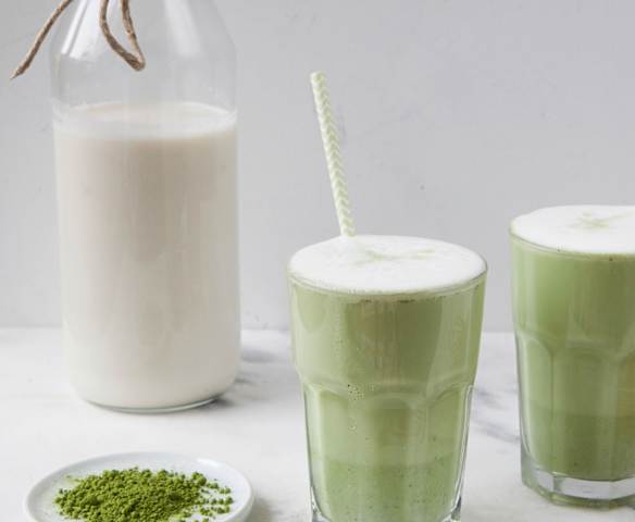 Mandel-Matcha Latte