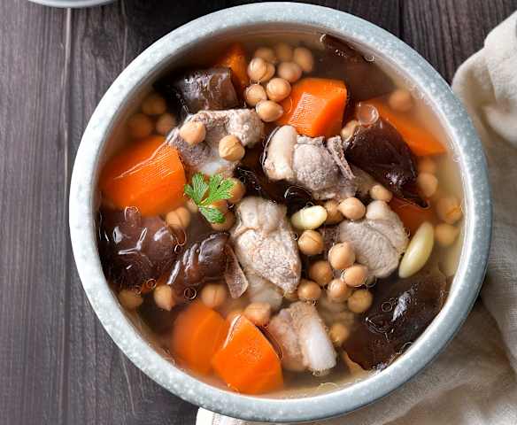 黑木耳雪蓮子軟骨湯