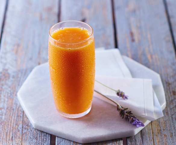 Jugo integral de naranja con zanahoria