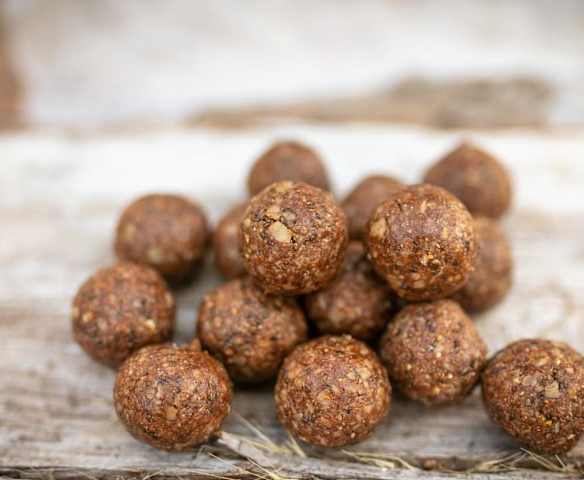 Bolas energéticas de amêndoa e baobab