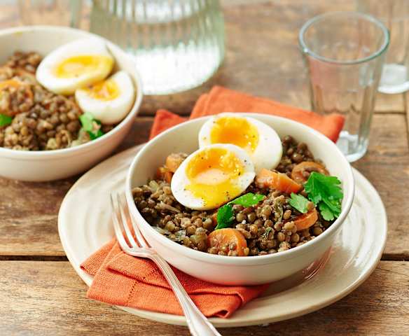 Mijoté de lentilles aux carottes et œufs mollets