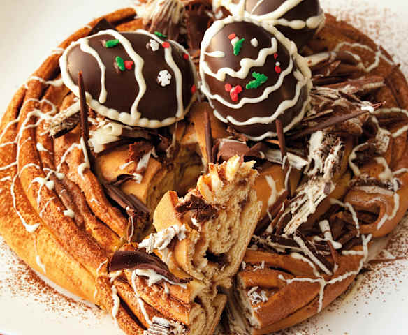 Nido de chocolate con huevos de Pascua