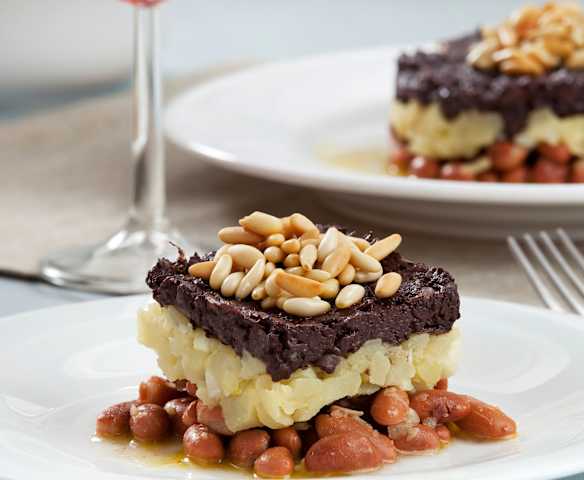 Timbal de morcilla con judías pintas