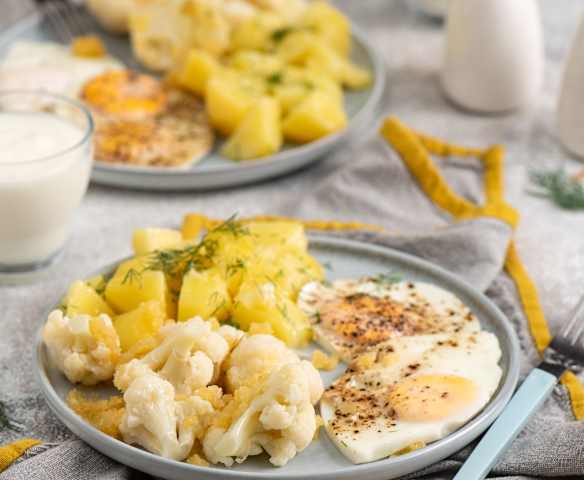Spejlæg med blomkål og kartofler (2500 kcal)