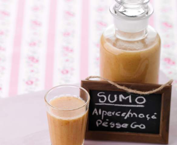 Sumo de maçã, alperce e pêssego
