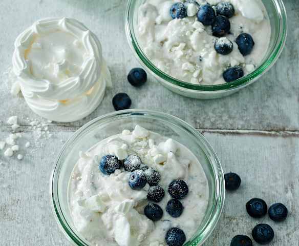 Heidelbeer-Baiser-Quark