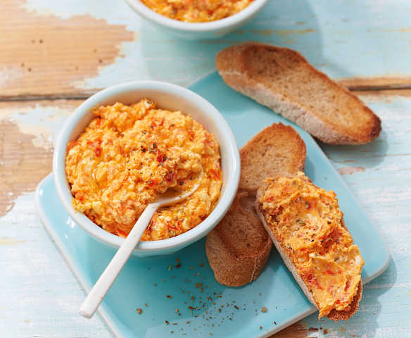 Dip de feta et de poivron (ktipiti grec)