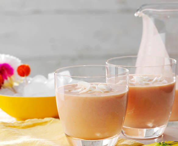 Smoothie tropical de fresas