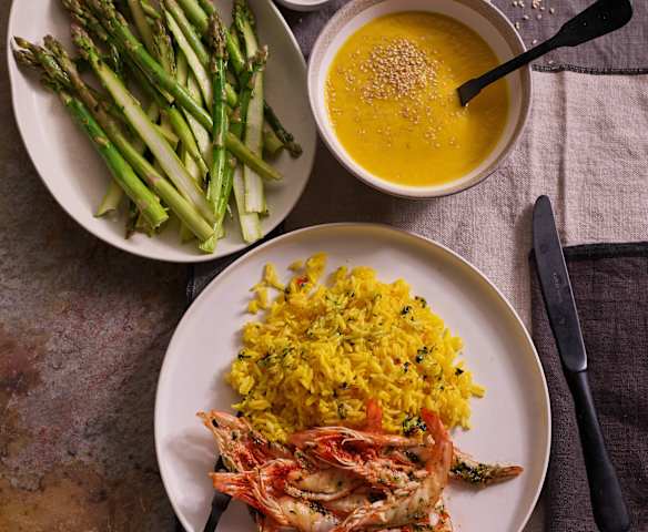 Menu para 6: Creme de cenoura e caril & gambas com arroz de açafrão