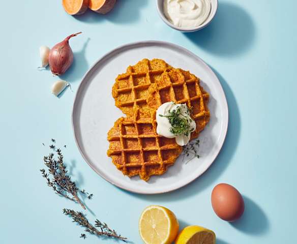 Süßkartoffelwaffeln mit Sour Cream