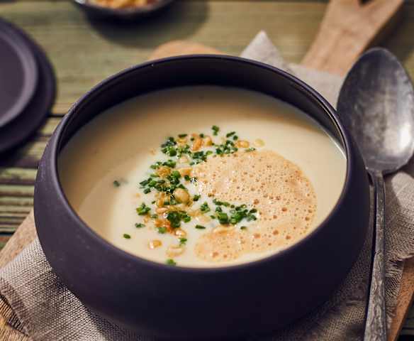 Cremesüppchen mit Kaffeeschaum