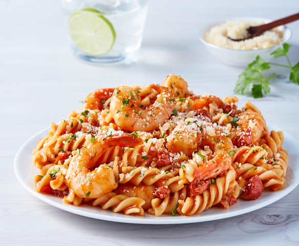 Pasta con camarones y chorizo