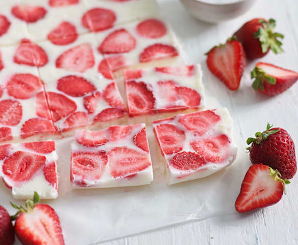 Çilekli Donuk Yoğurt Bar