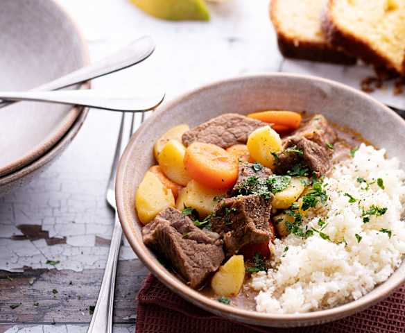 Menù: Spezzatino di manzo con cavolfiore; torta al limone (senza glutine) (Bimby Friend)