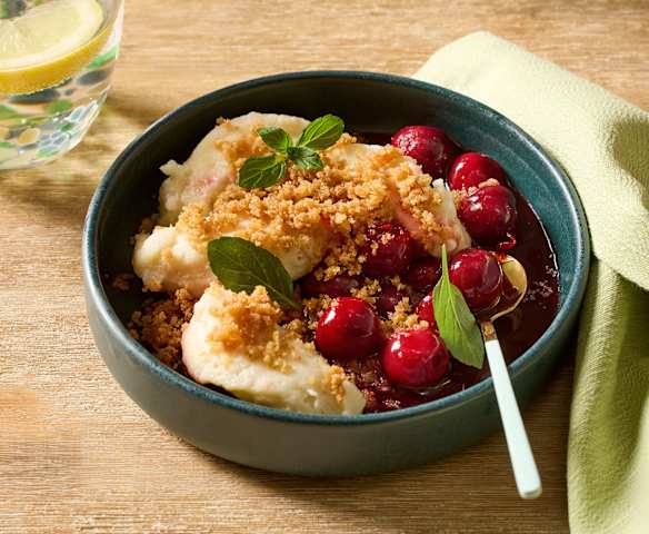 Quark-Klößchen mit süßen Bröseln