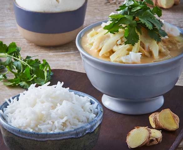Curry de pescado con arroz basmati y bollos de yogur al vapor