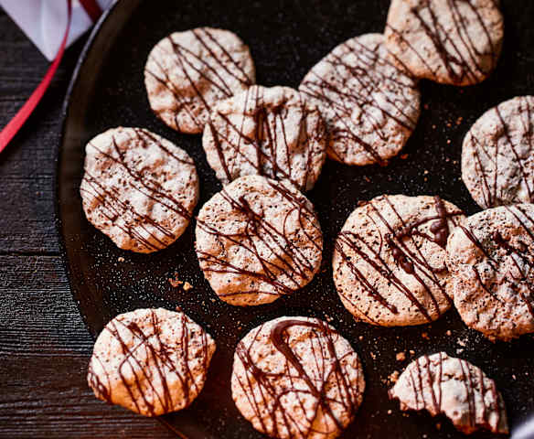 Mandel-Schoko-Baisertaler