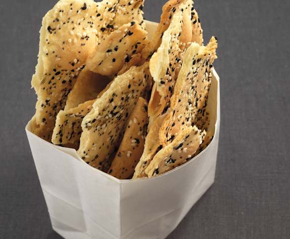 Schiacciate ai semi di sesamo e papavero
