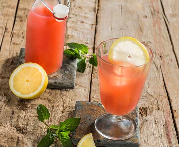 Pfirsich-Eistee mit Zitrone