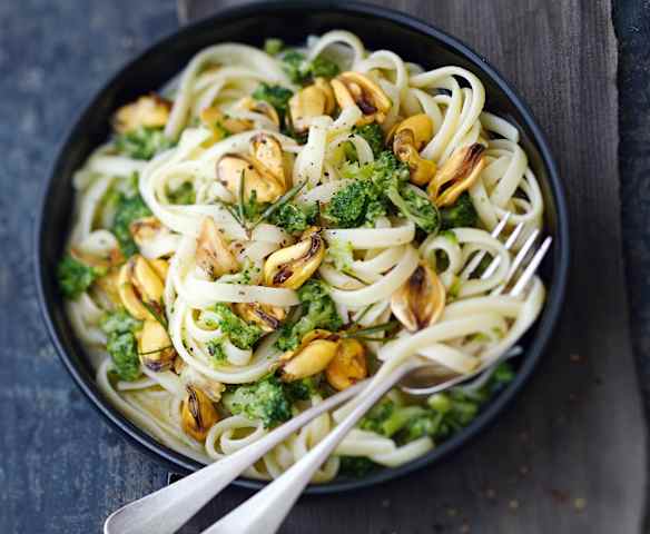 Linguine aux moules, ail et brocoli