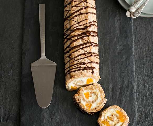 Hazelnut meringue roulade Hazelnut meringue roulade