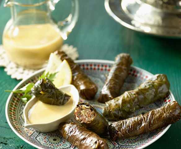 Weinblätter mit Rinderhack und Zitronensauce - Limon Soslu Etli Sarma
