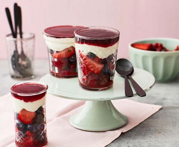 Marinierte Beeren mit Schmand-Sahne