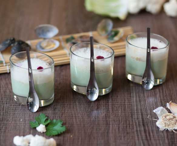Crema di cavolfiore con schiuma di vongole e prezzemolo (di Sebastiano Rovida)
