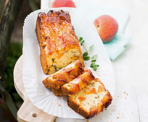 Cake aux pêches caramélisées