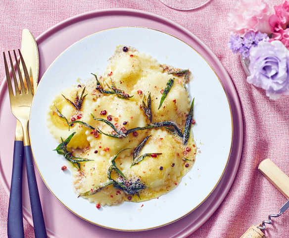 Zitronen-Ziegenkäseravioli mit rosa Pfeffer Zitronen-Ziegenkäseravioli mit rosa Pfeffer