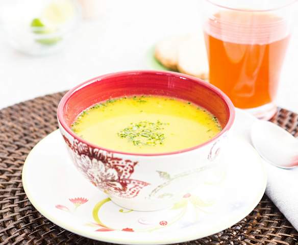 Sopa de pollo con verduras